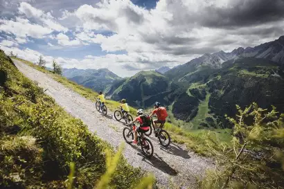 Bike_and_Hike_Zwoelferkopf_Sommer-TVB-St-Anton-am-Arlberg_Patrick-Baetz