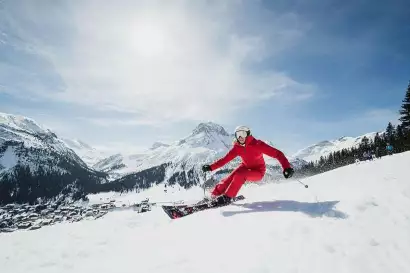 Skifahrerin-Ski-Arlberg-Andre-Schoenherr